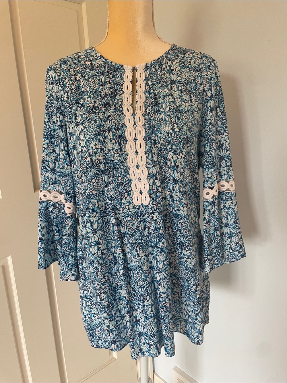 Lilly Pulitzer Medium Blue Floral Lace-Trim Tunic Top - Picture 4 of 11